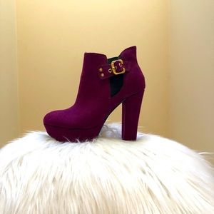 Guess dark pink size 5.5 M New! Never worn. Make an offer!